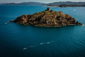 Cirumnavigare in Sup l'isolotto dello Sparviero