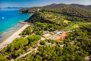 Foto aerea della zona mare del Punta Ala Camp & Resort